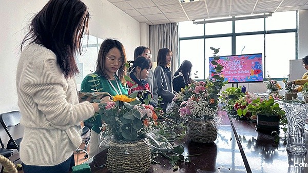 必威app精装版苹果版下载安装教程机械妇女节插花活动