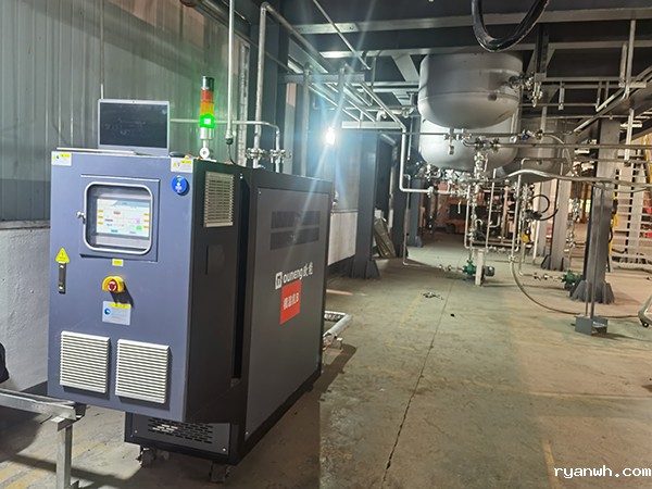 化工原料不锈钢反应釜控温模温机