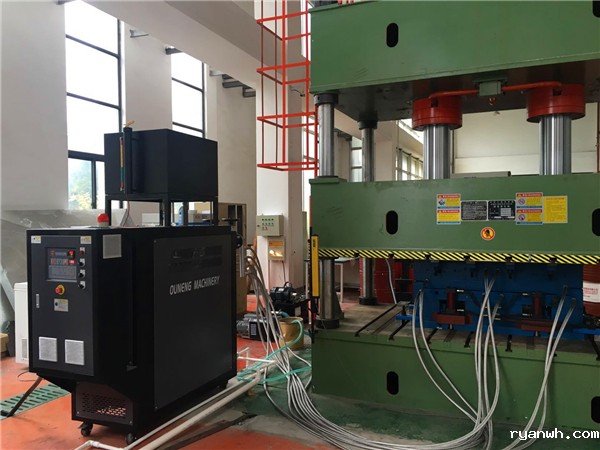 高温油温机与加热设备的连接方式