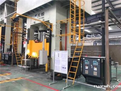 复合材料电池盖出现裂纹的原因分析