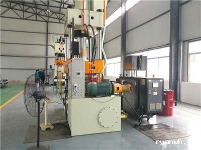 碳纤维模压成型「必威app精装版苹果版下载安装教程机械」模温机实现控温