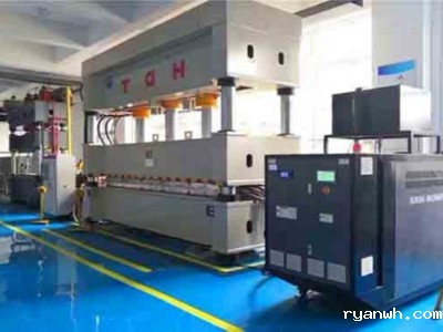 碳纤维复合材料液态成型温度如何控制？